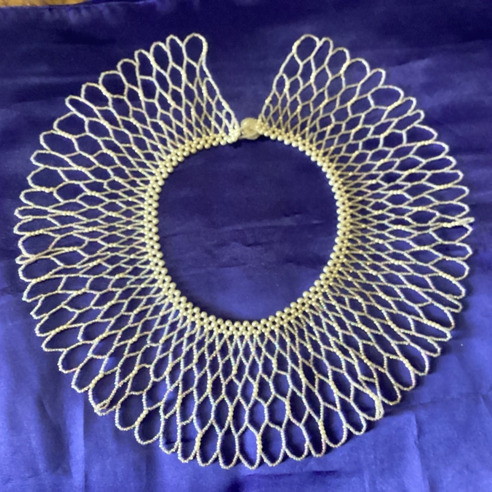 Vintage Jewelry Collar. Iridescent creamy color Seed Beads